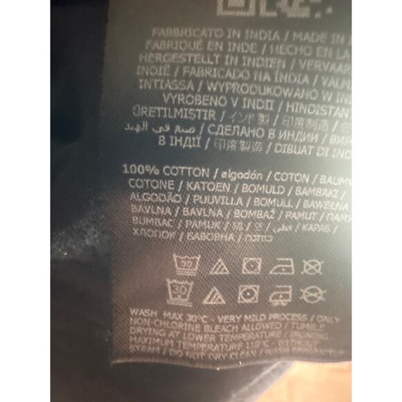 GUESS Women’s Medium Black V-Neck Tee Sparkle Logo Snake Floral Graphic - Picture 6 of 6